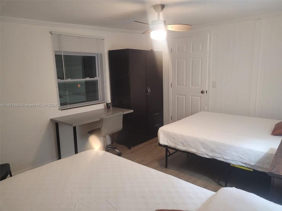 For Rent: $1,800 (1 beds, 1 baths, 400 Square Feet)