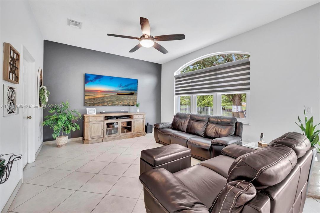 Active With Contract: $725,000 (4 beds, 2 baths, 2540 Square Feet)