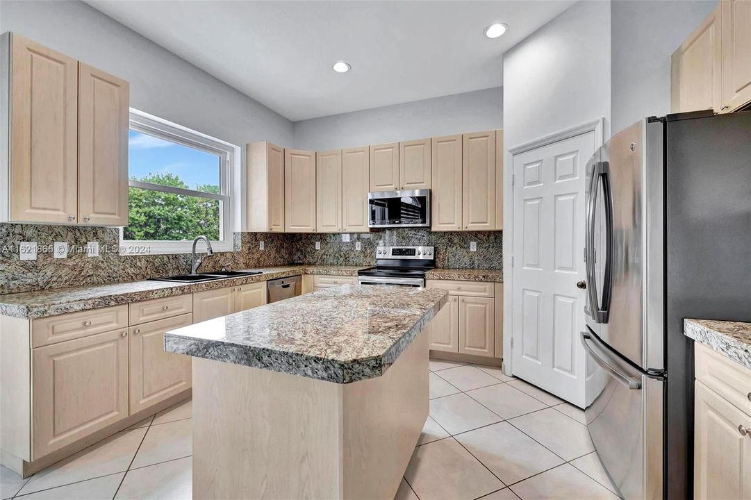 Active With Contract: $725,000 (4 beds, 2 baths, 2540 Square Feet)