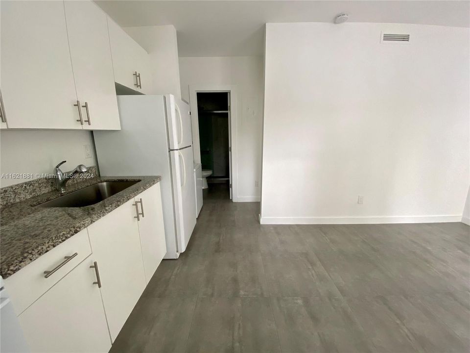 Recently Rented: $1,800 (1 beds, 1 baths, 500 Square Feet)