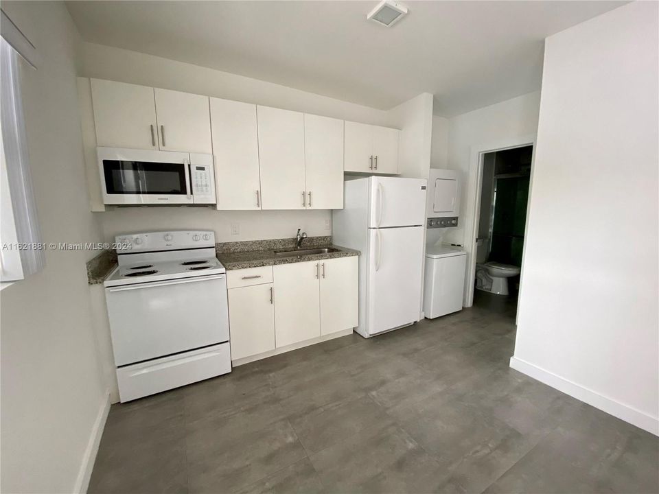 Recently Rented: $1,800 (1 beds, 1 baths, 500 Square Feet)