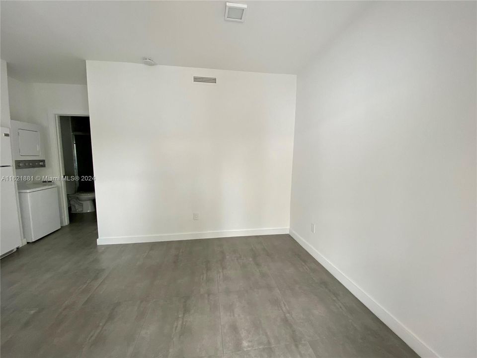 Recently Rented: $1,800 (1 beds, 1 baths, 500 Square Feet)