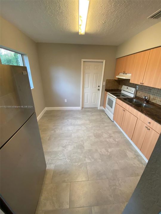 For Rent: $2,500 (2 beds, 2 baths, 1820 Square Feet)