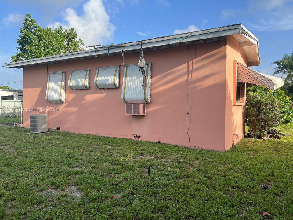 Active With Contract: $460,000 (3 beds, 2 baths, 1705 Square Feet)