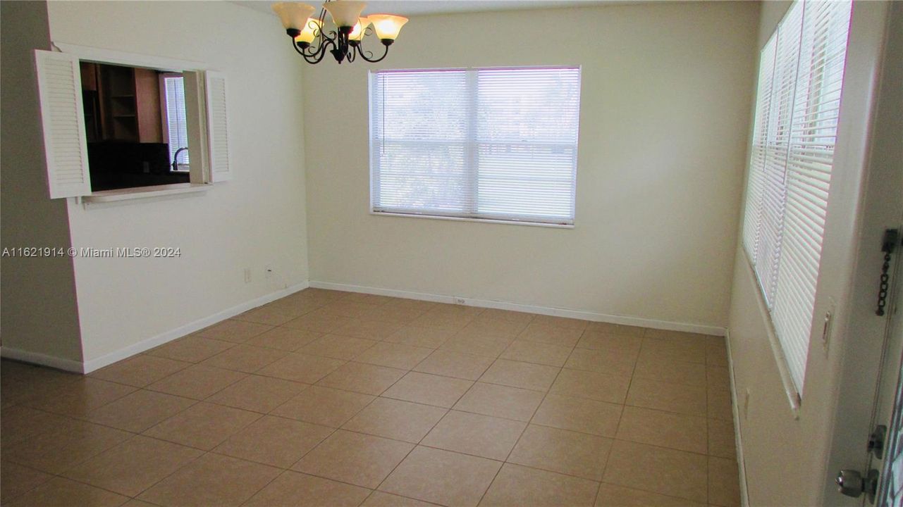 For Rent: $1,800 (1 beds, 1 baths, 700 Square Feet)