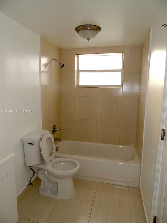 For Rent: $1,750 (1 beds, 1 baths, 642 Square Feet)