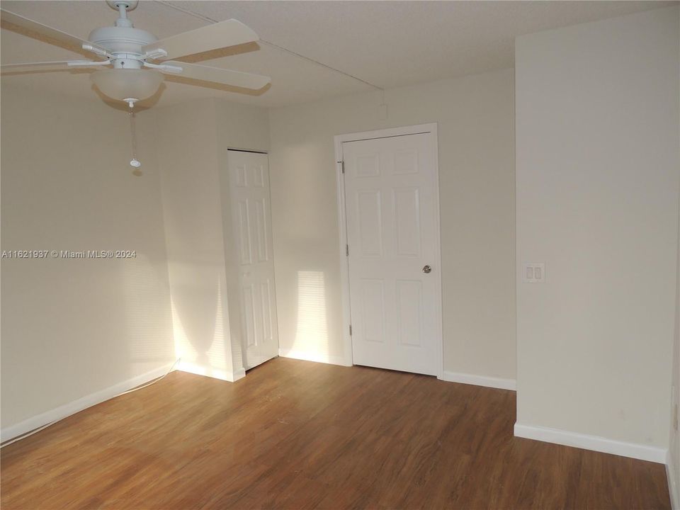 For Rent: $1,800 (1 beds, 1 baths, 642 Square Feet)