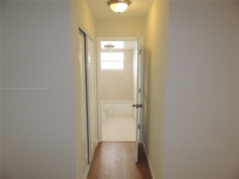 For Rent: $1,750 (1 beds, 1 baths, 642 Square Feet)