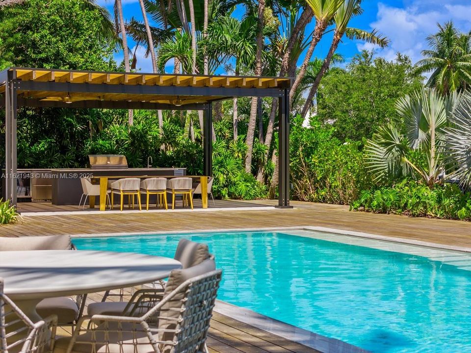 For Sale: $15,790,000 (4 beds, 4 baths, 6661 Square Feet)