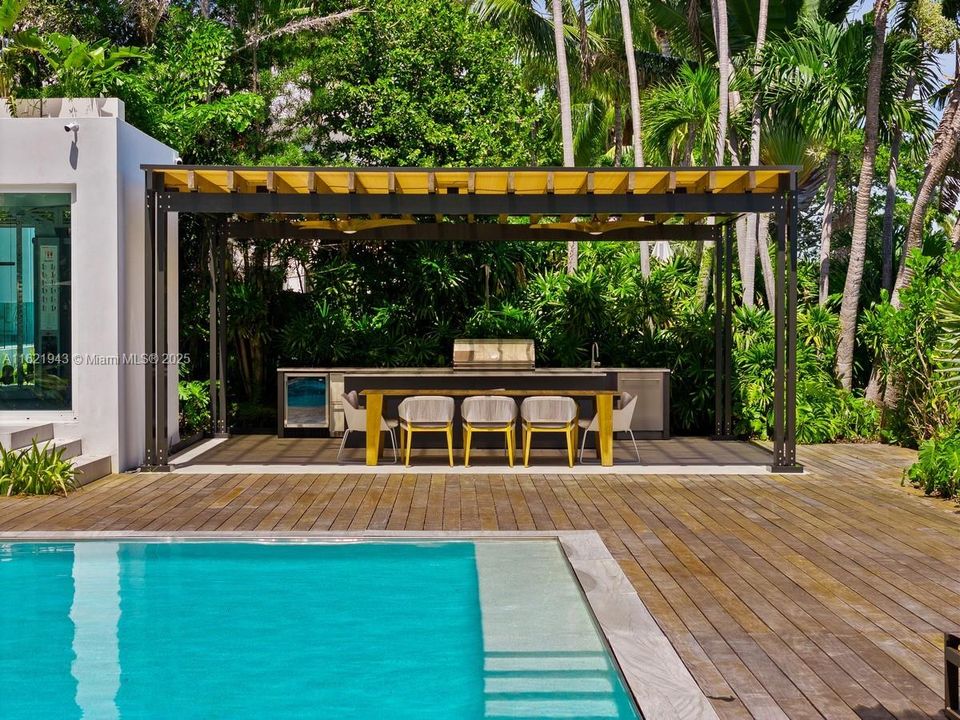 For Sale: $15,790,000 (4 beds, 4 baths, 6661 Square Feet)