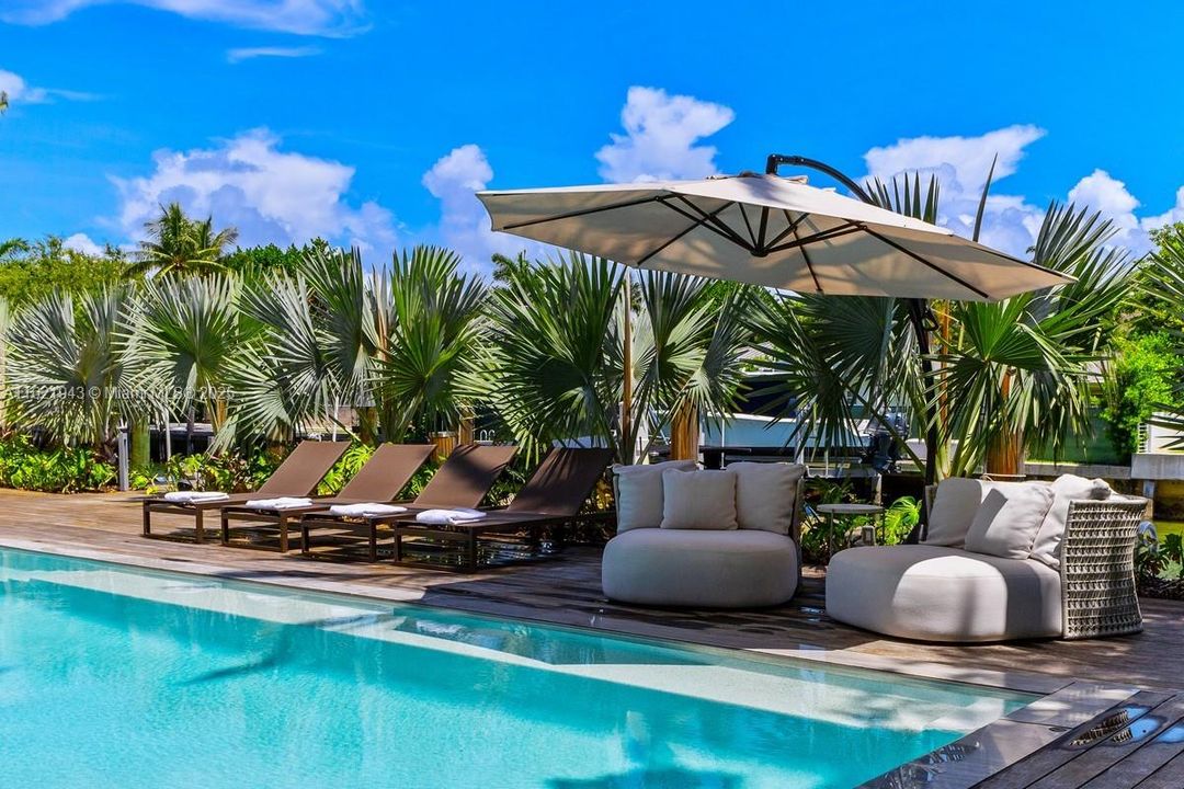 For Sale: $15,790,000 (4 beds, 4 baths, 6661 Square Feet)