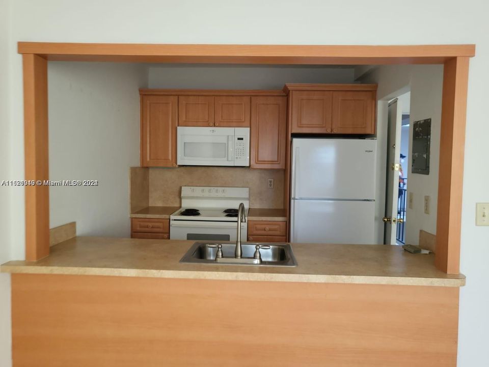 For Rent: $1,825 (1 beds, 1 baths, 662 Square Feet)