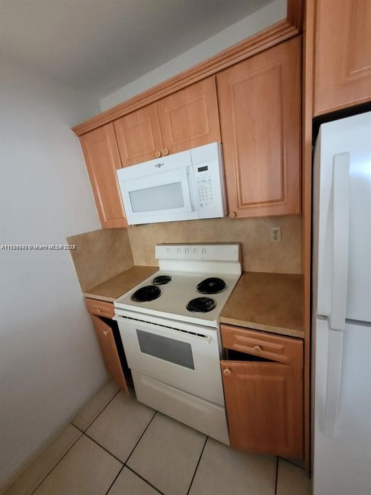 For Rent: $1,825 (1 beds, 1 baths, 662 Square Feet)