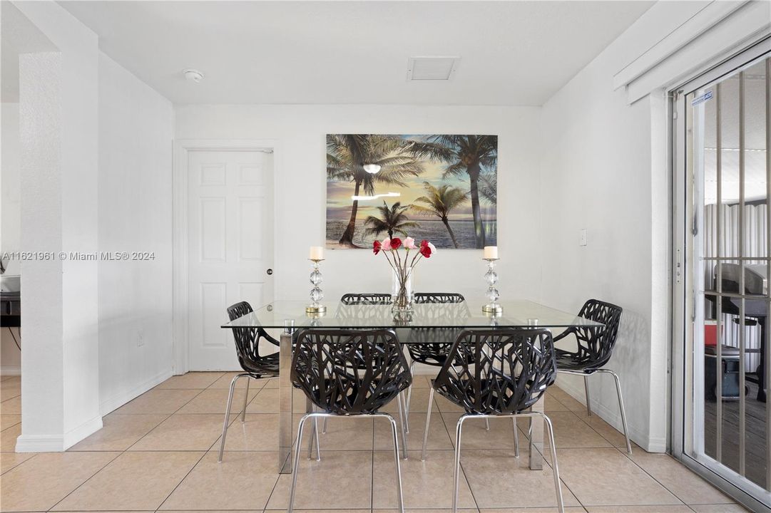 Active With Contract: $550,000 (4 beds, 2 baths, 1652 Square Feet)