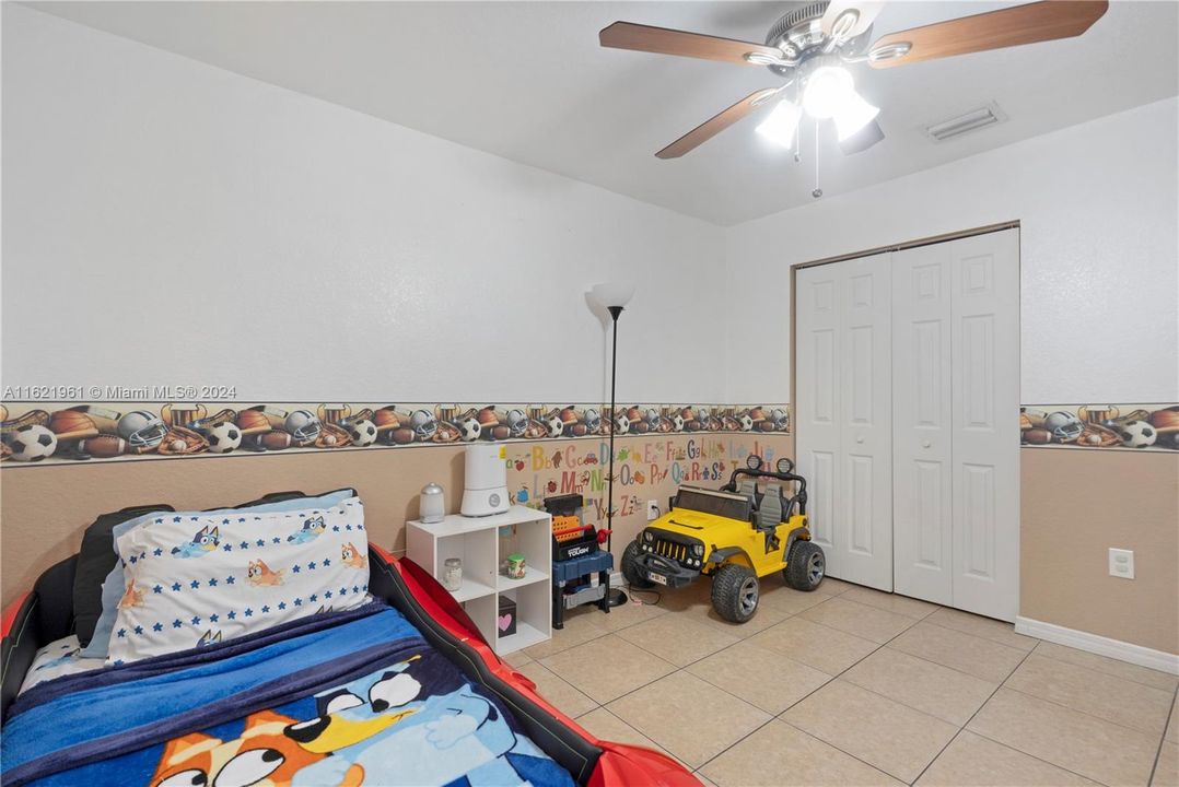 Active With Contract: $550,000 (4 beds, 2 baths, 1652 Square Feet)