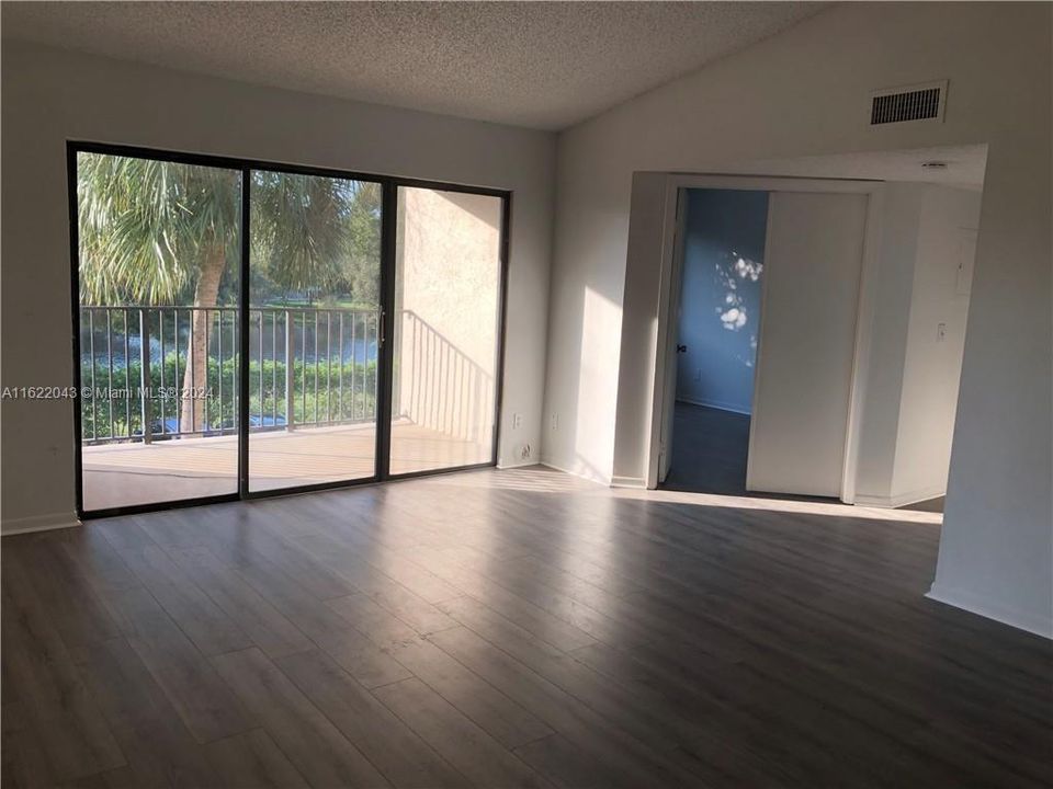 For Rent: $2,500 (3 beds, 2 baths, 1273 Square Feet)