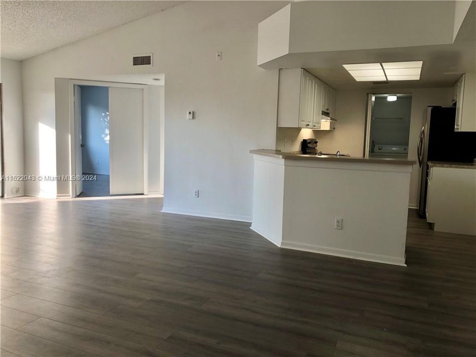 For Rent: $2,500 (3 beds, 2 baths, 1273 Square Feet)