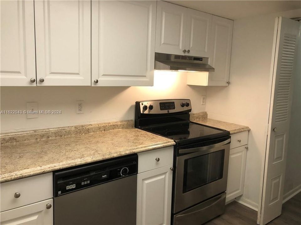 For Rent: $2,500 (3 beds, 2 baths, 1273 Square Feet)