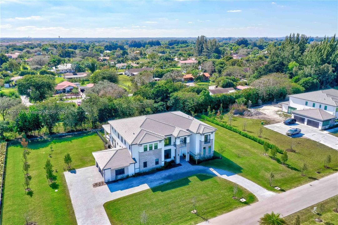 Недавно арендовано: $27,500 (7 спален, 8 ванн, 7895 Квадратных фут)