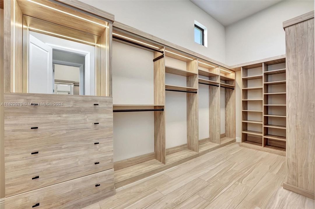 Недавно арендовано: $27,500 (7 спален, 8 ванн, 7895 Квадратных фут)
