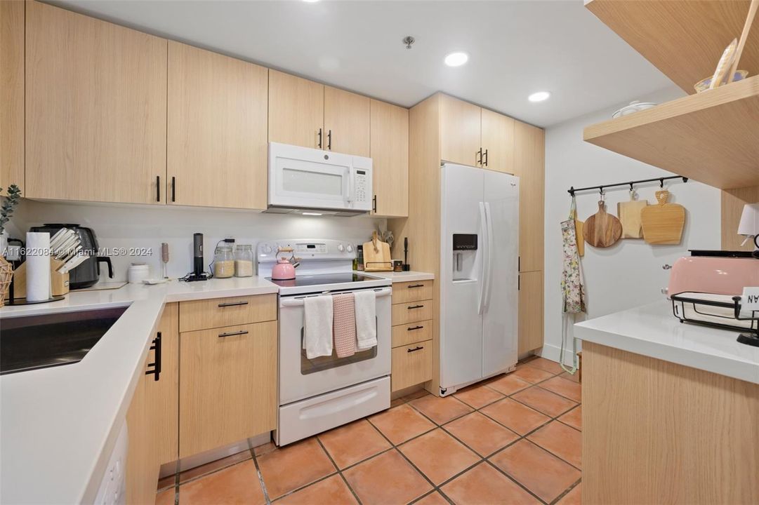 Recently Sold: $709,000 (2 beds, 2 baths, 1250 Square Feet)