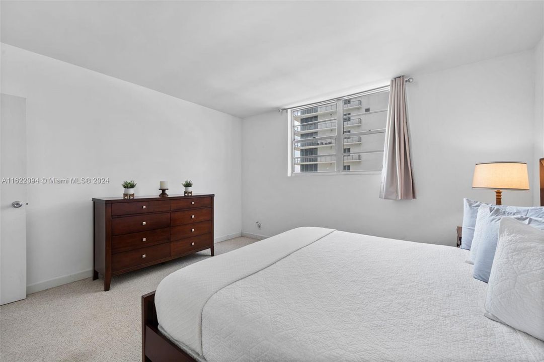 For Sale: $465,000 (1 beds, 1 baths, 905 Square Feet)