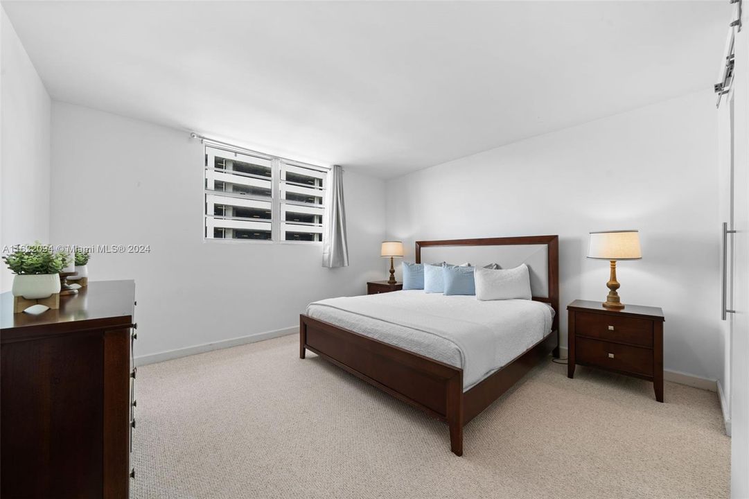 For Sale: $465,000 (1 beds, 1 baths, 905 Square Feet)