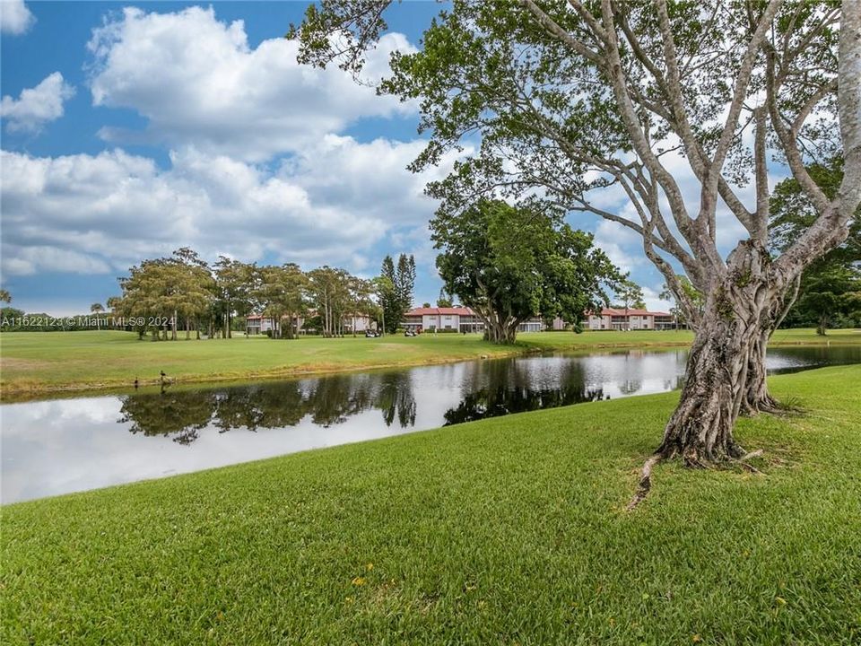 Active With Contract: $259,000 (2 beds, 2 baths, 1216 Square Feet)