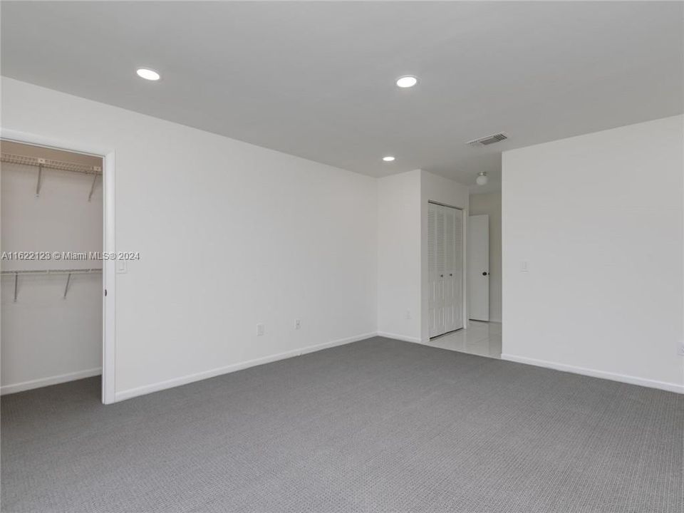 Activo con contrato: $259,000 (2 camas, 2 baños, 1216 Pies cuadrados)