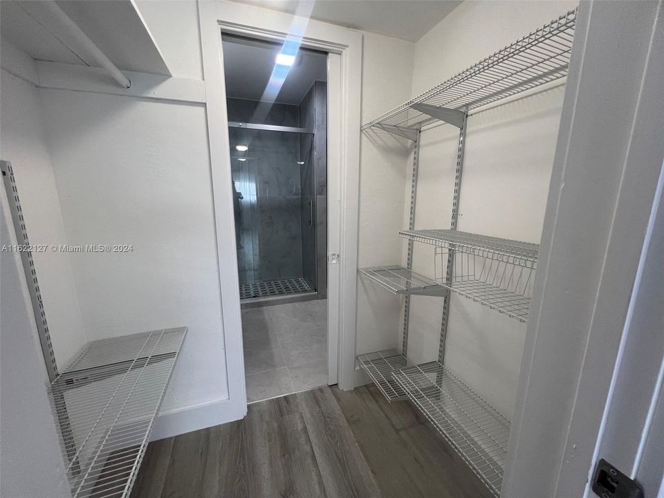 For Rent: $1,950 (1 beds, 1 baths, 670 Square Feet)