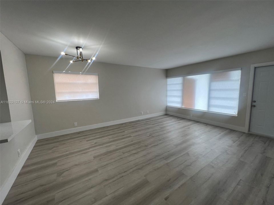 For Rent: $1,950 (1 beds, 1 baths, 670 Square Feet)