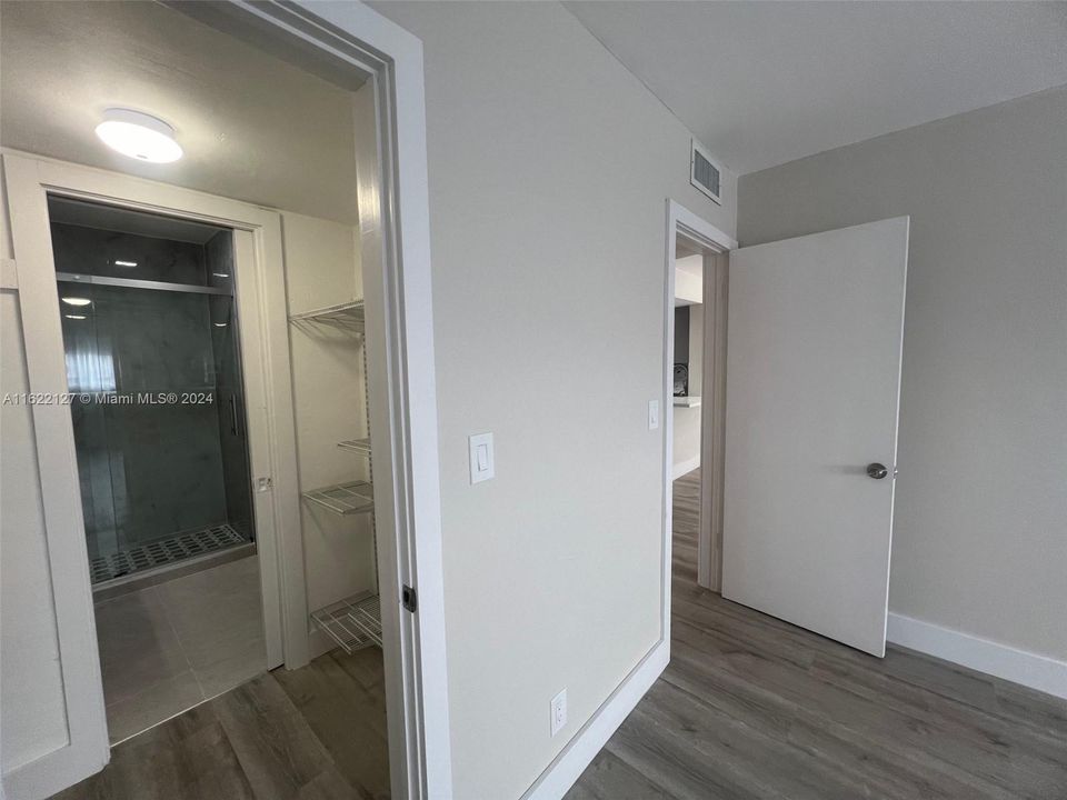 For Rent: $1,950 (1 beds, 1 baths, 670 Square Feet)