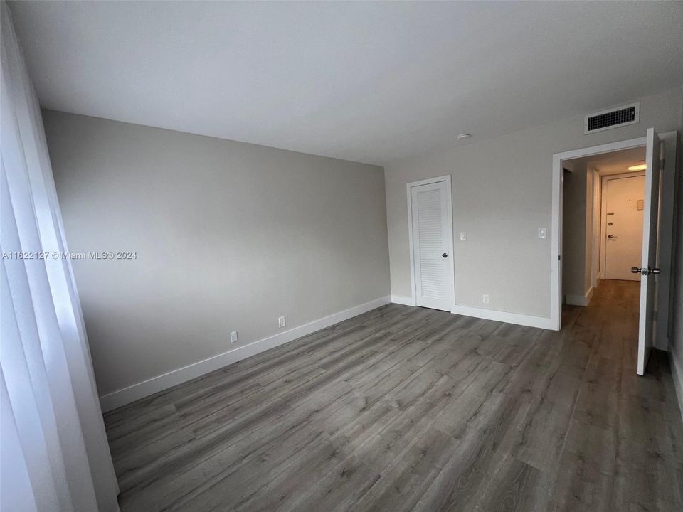 For Rent: $1,950 (1 beds, 1 baths, 670 Square Feet)