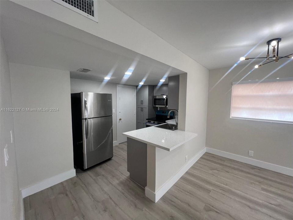 For Rent: $1,890 (1 beds, 1 baths, 670 Square Feet)