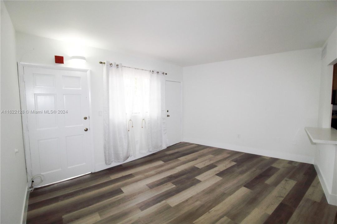 Recently Rented: $1,750 (1 beds, 1 baths, 531 Square Feet)