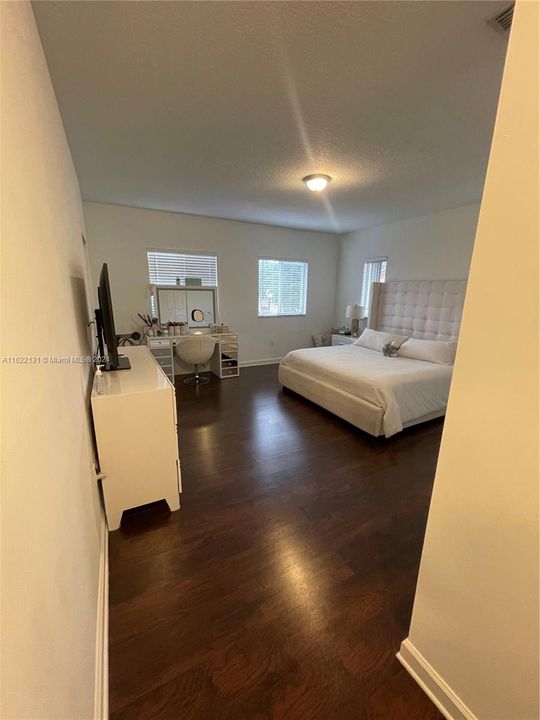 Active With Contract: $3,400 (3 beds, 3 baths, 2727 Square Feet)