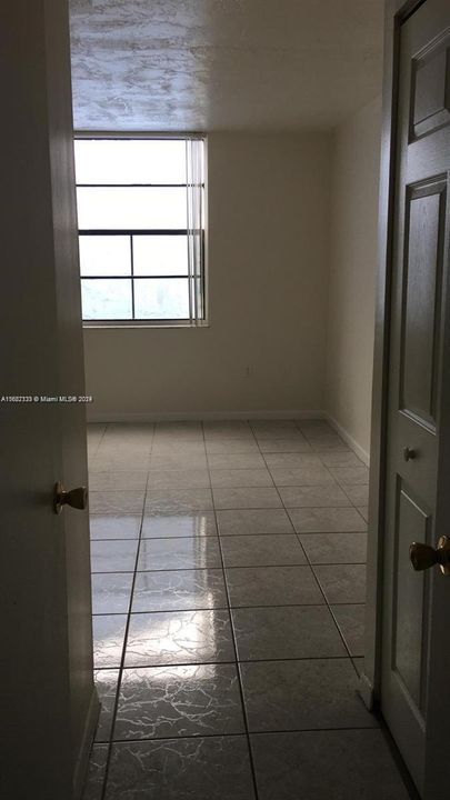 For Rent: $1,900 (1 beds, 1 baths, 676 Square Feet)