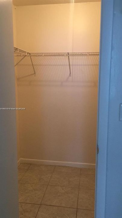 For Rent: $1,900 (1 beds, 1 baths, 676 Square Feet)