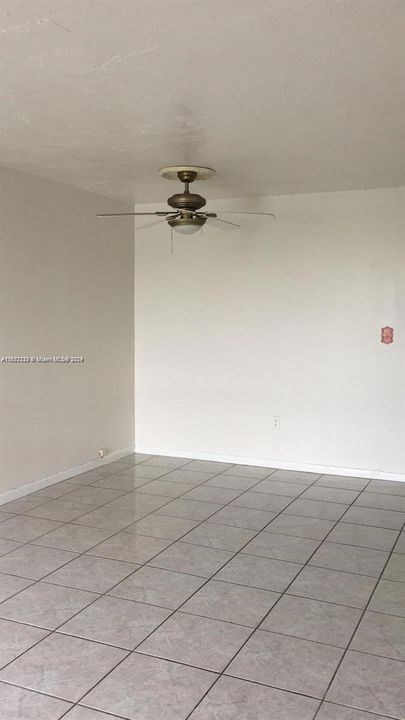 For Rent: $1,900 (1 beds, 1 baths, 676 Square Feet)