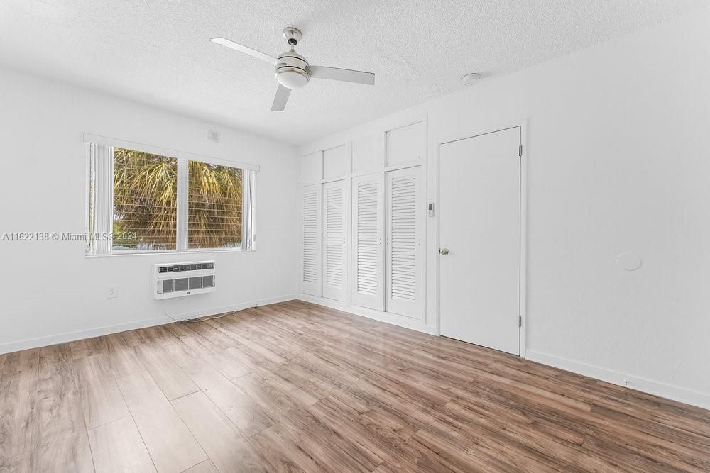 Active With Contract: $2,100 (1 beds, 1 baths, 700 Square Feet)