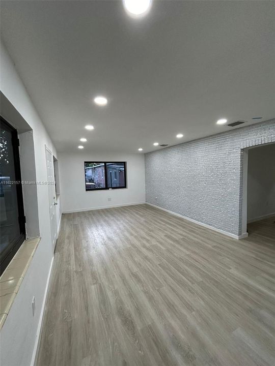 Activo con contrato: $470,000 (3 camas, 1 baños, 1163 Pies cuadrados)