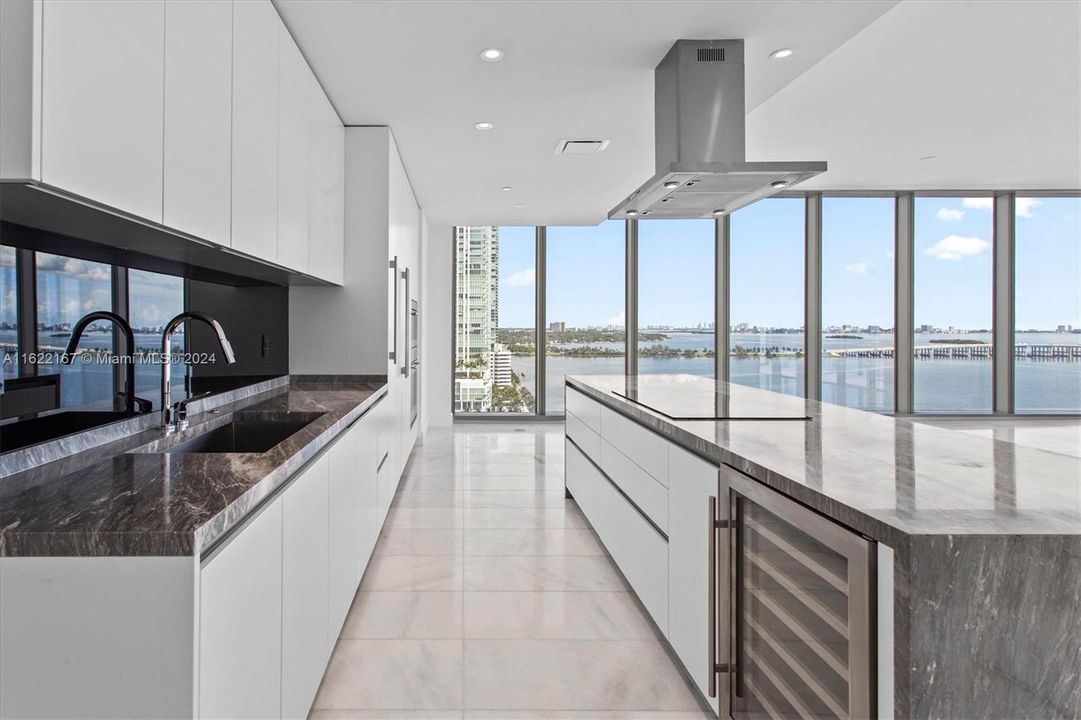 Active With Contract: $3,195,000 (3 beds, 4 baths, 2586 Square Feet)