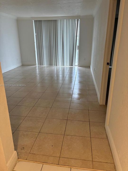 For Rent: $1,650 (1 beds, 1 baths, 842 Square Feet)
