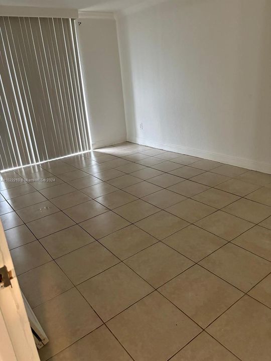 For Rent: $1,650 (1 beds, 1 baths, 842 Square Feet)