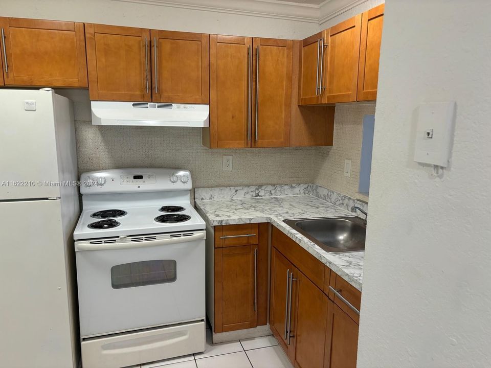 For Rent: $1,650 (1 beds, 1 baths, 842 Square Feet)