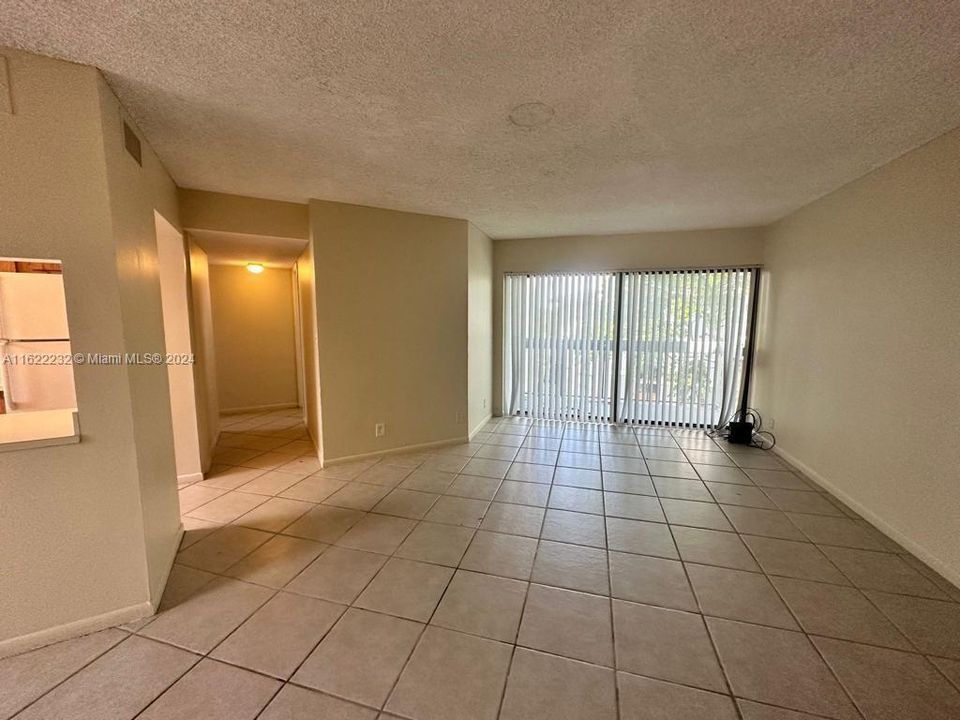 For Sale: $165,000 (1 beds, 1 baths, 775 Square Feet)