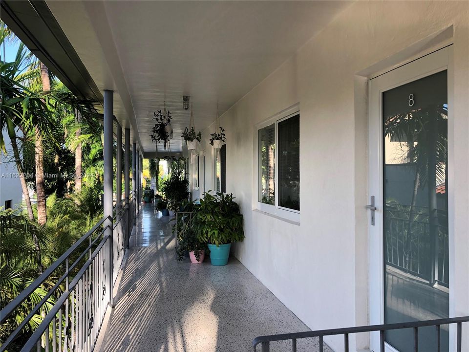 Active With Contract: $2,675 (1 beds, 1 baths, 785 Square Feet)