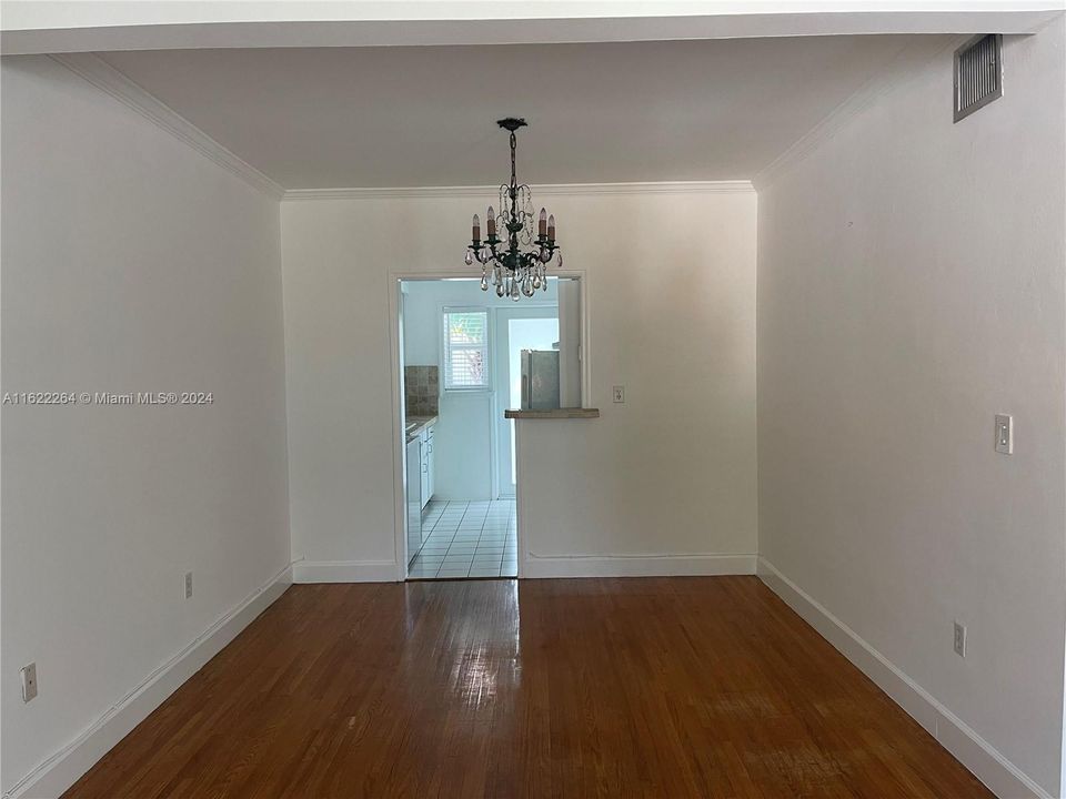 Active With Contract: $2,675 (1 beds, 1 baths, 785 Square Feet)