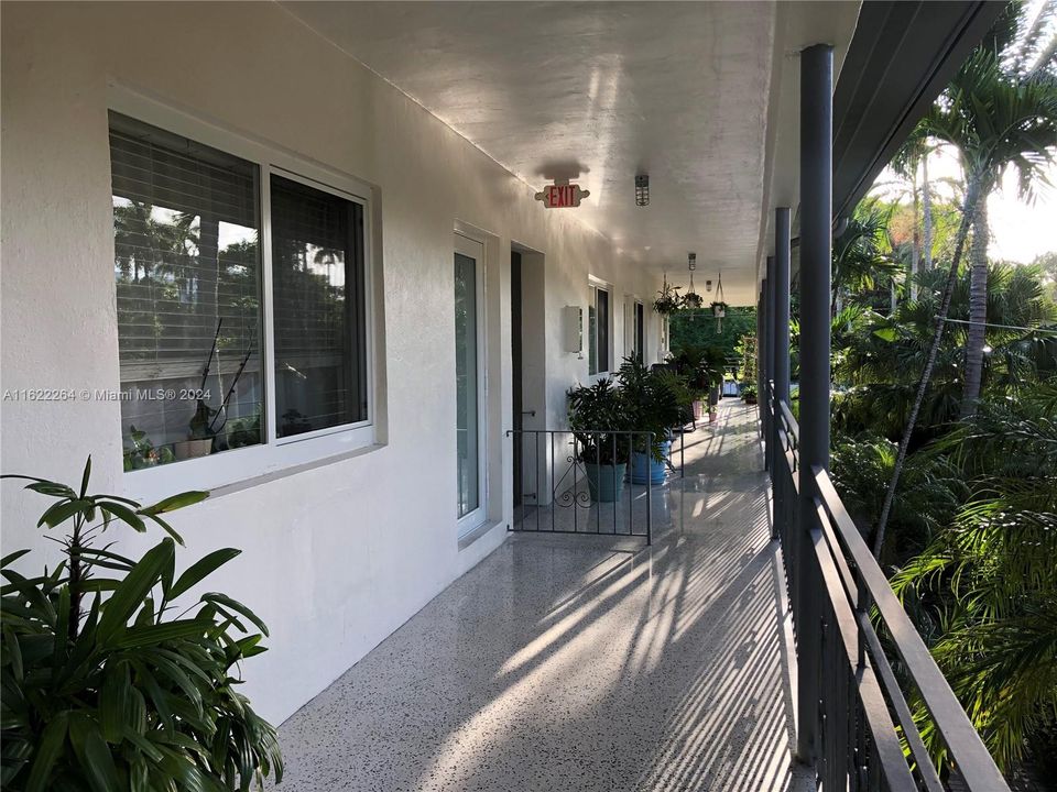 Active With Contract: $2,675 (1 beds, 1 baths, 785 Square Feet)