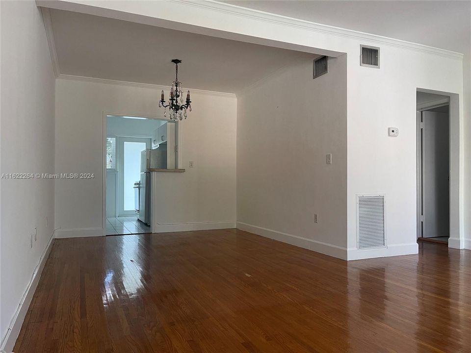 Active With Contract: $2,675 (1 beds, 1 baths, 785 Square Feet)